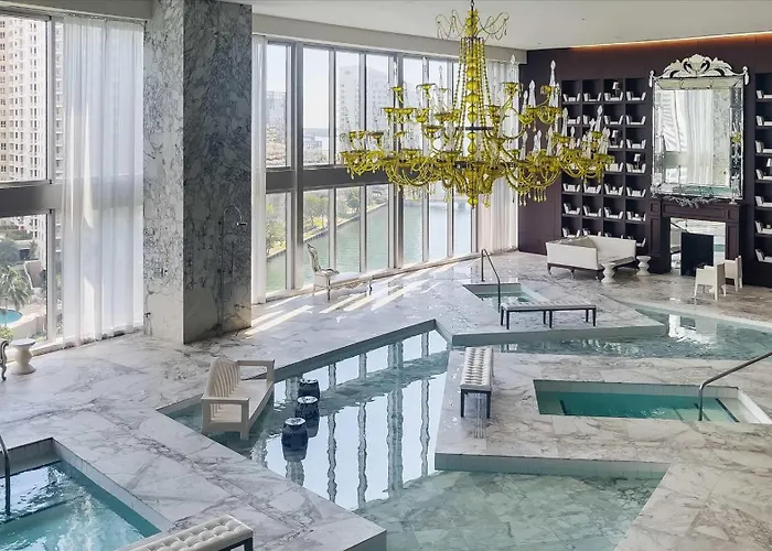 Large Suites In Hotel W With Bay Views
