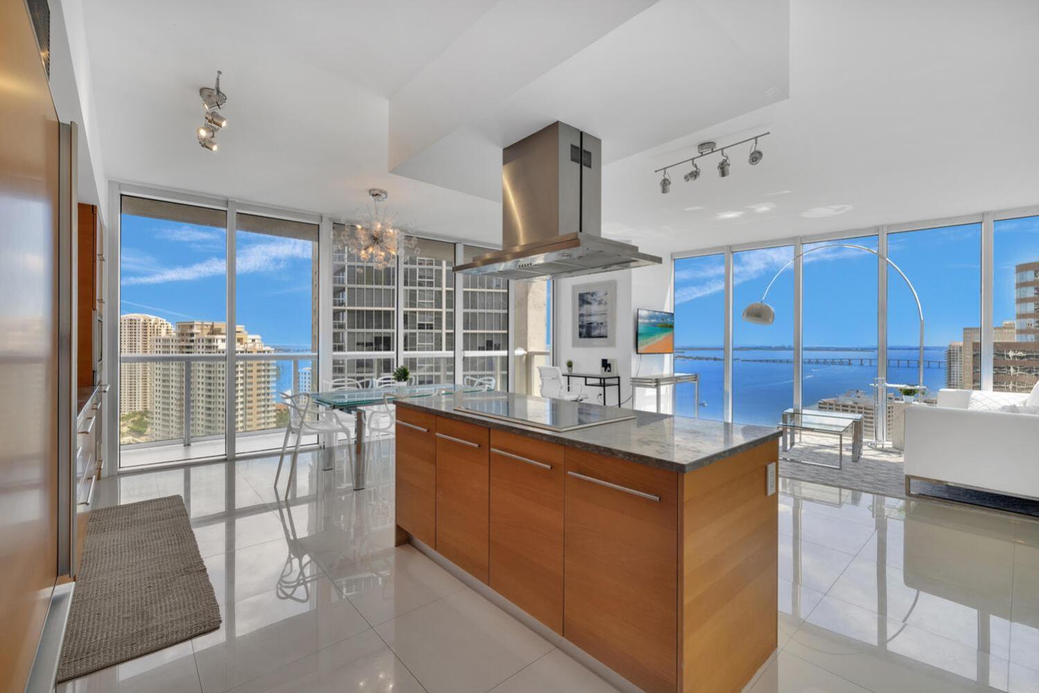 Large In W With Bay Views Apartamento Miami