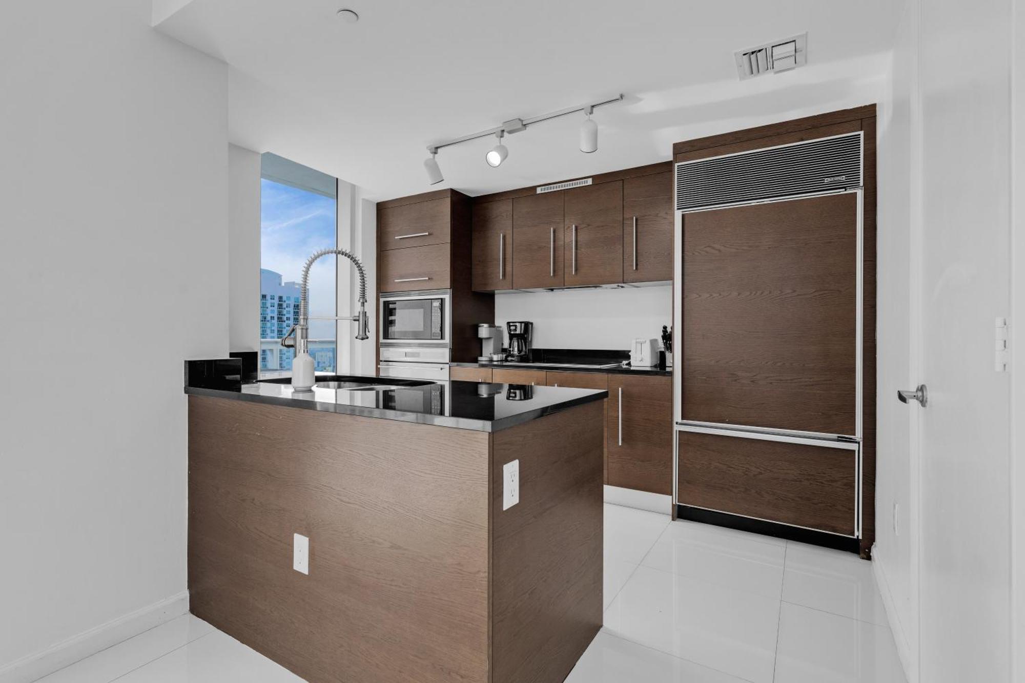 Large In W With Bay Views Apartamento *