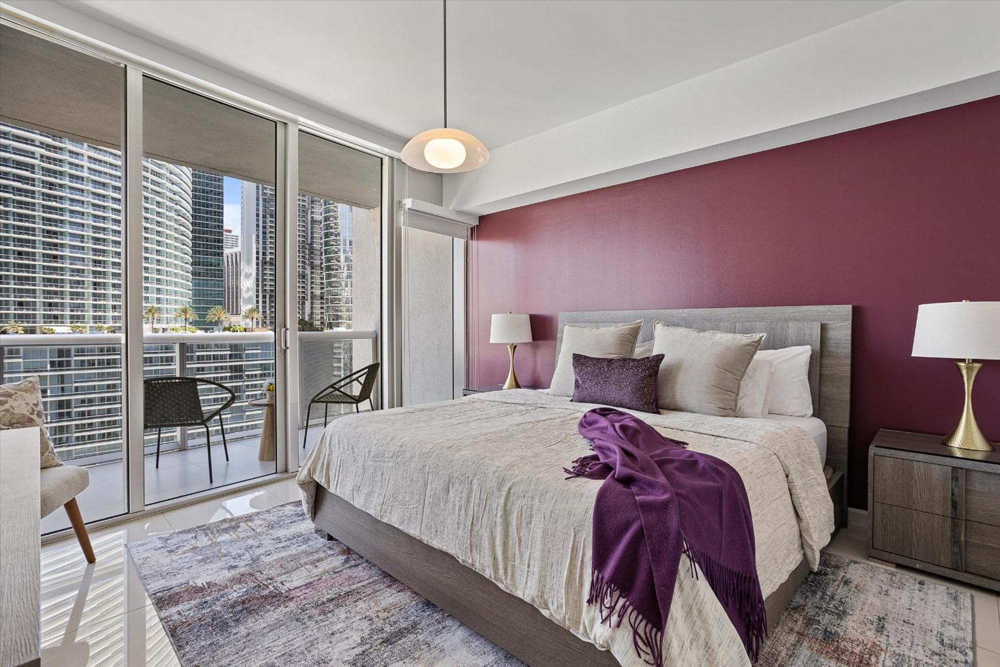 Large In W With Bay Views